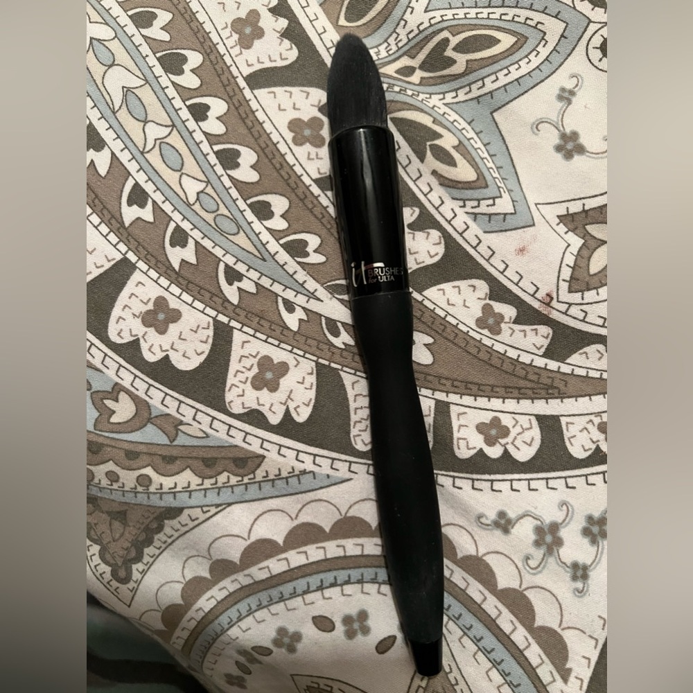 It cosmetics velvet luxe precision complexion 310